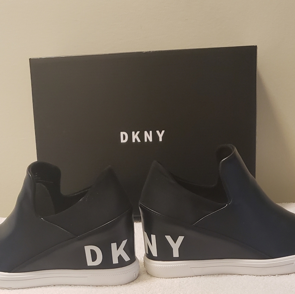 DKNY Sneakers - Picture 3 of 4